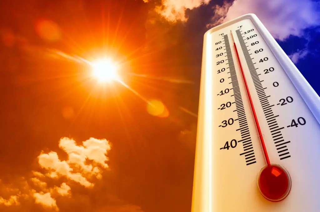 Thermometers frame blazing sun and clouds, symbolizing extreme heat.